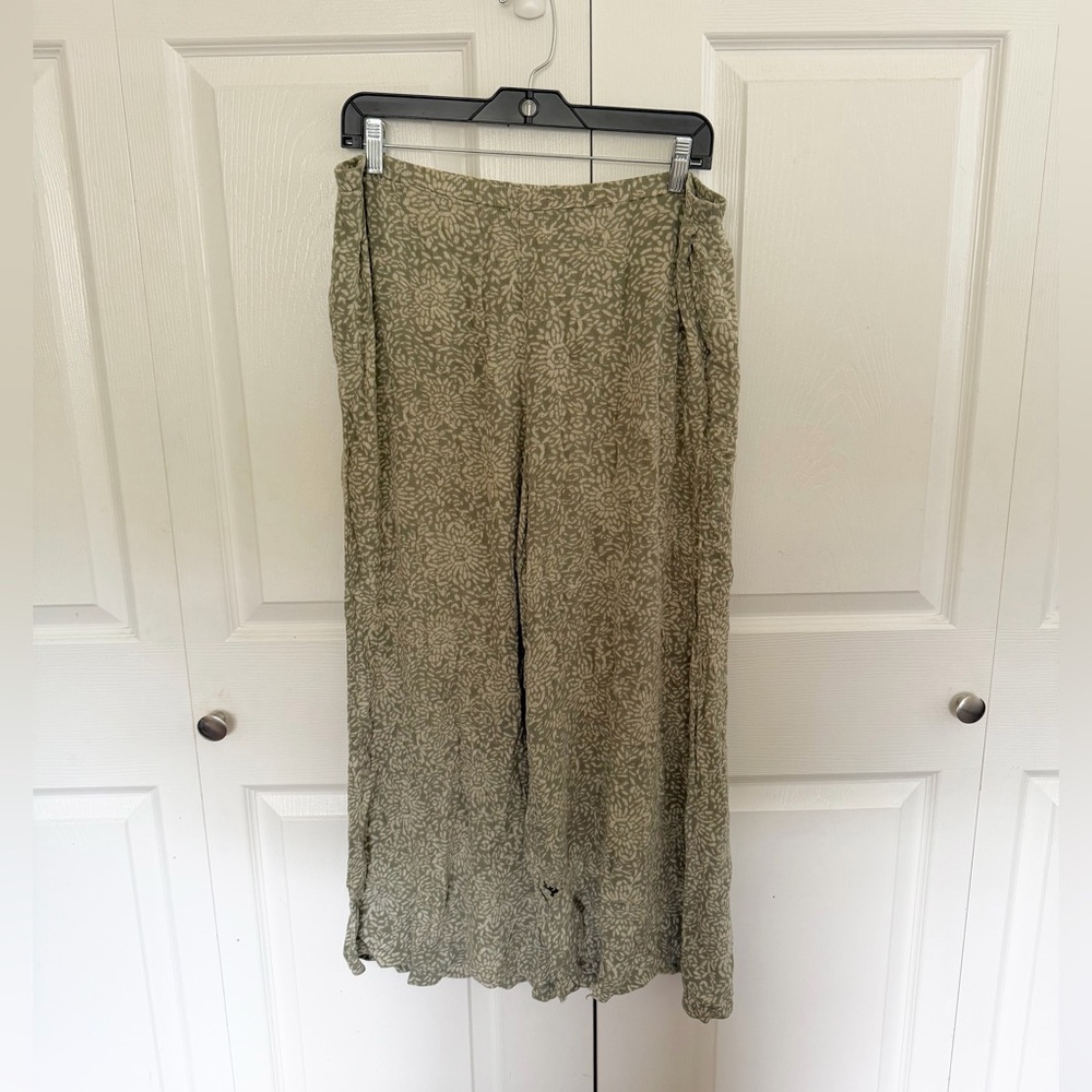5 for $25! Wide Leg Green Patterned Pants